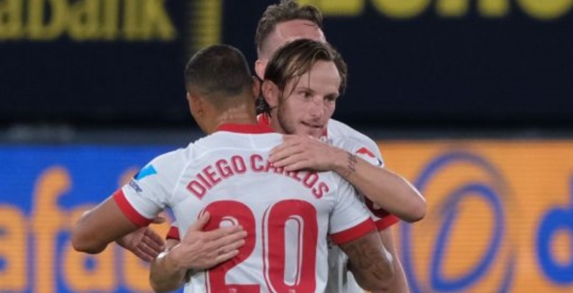 איבן ראקיטיץ' חוגג עם דייגו קרלוס (La Liga)