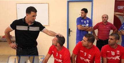 בלבול נפרד משחקניו בבני סכנין (עמית מצפה)