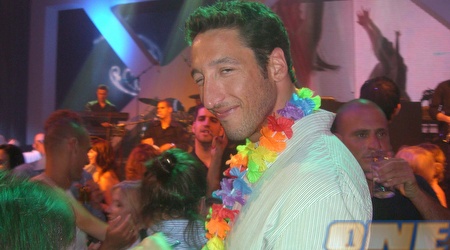 איזה סקסי...יניב גרין והפרחים