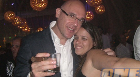 נבן ספאחיה, זכה באליפות ופוטר... יעל מרגלית שלנו מנחמת בחיבוק קל..