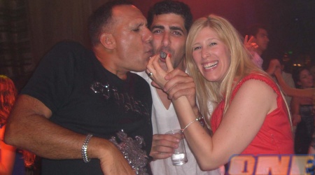 מיכל גרונדלנד ודורון ג'מצ'י נותנים שיעור בעישון