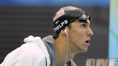 מייקל פלפס. עושה צחוק מחבריו (רויטרס) 