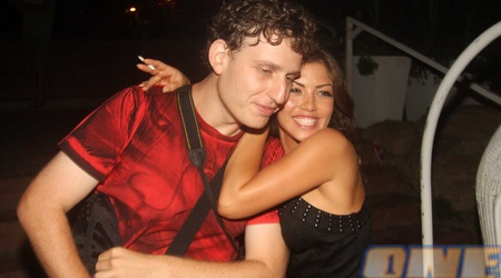 והנה האיש והידיים, איציק!