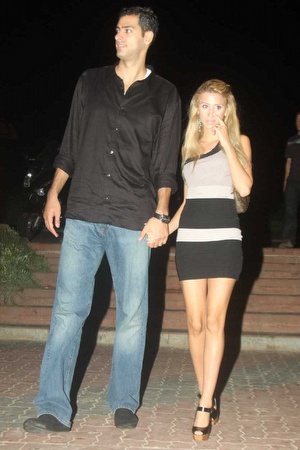 שרון ששון ומאי קופל בכניסה