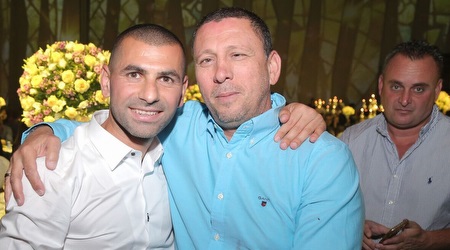 סלים טועמה וניר קלינגר (שמוליק סיני וצלמים). עוד קצת חגיגות אחרי עליית הליגה סלים טועמה וניר קלינגר (שמוליק סיני וצלמים). עוד קצת חגיגות אחרי עליית הליגה