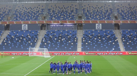 שחקני נבחרת ישראל מתאמנים בסמי עופר (עמית מצפה)