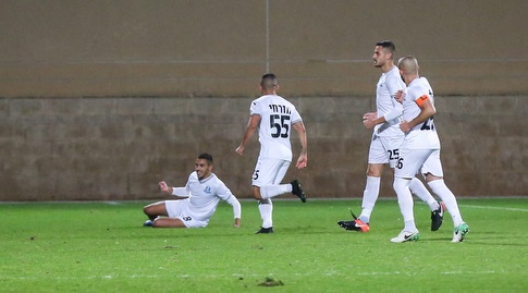 שחקני הפועל עכו חוגגים (איציק בלניצקי)
