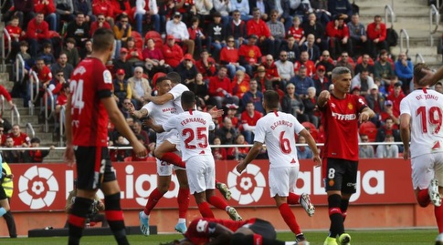 שחקני סביליה חוגגים (La Liga)