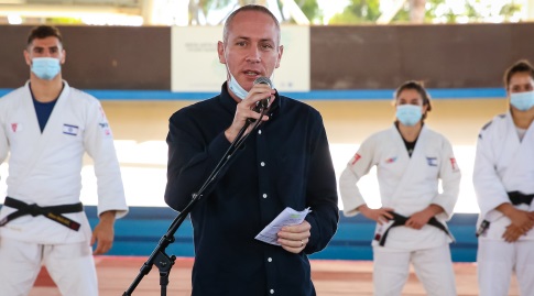 השר חילי טרופר (איציק בלניצקי)