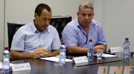 חזי מגן בישיבה היום (אלעד ירקון)