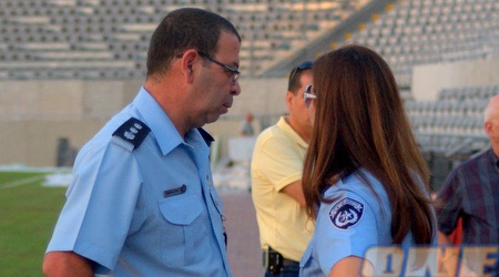 המשטרה בבלומפילד. ישמרו על הסדר (גיא איזנר)