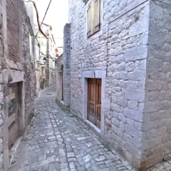 Get lost in the alleys of historical Trogir, Croatia (XGRIDS PortalCam)