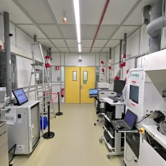Cleanroom lab (ladder)