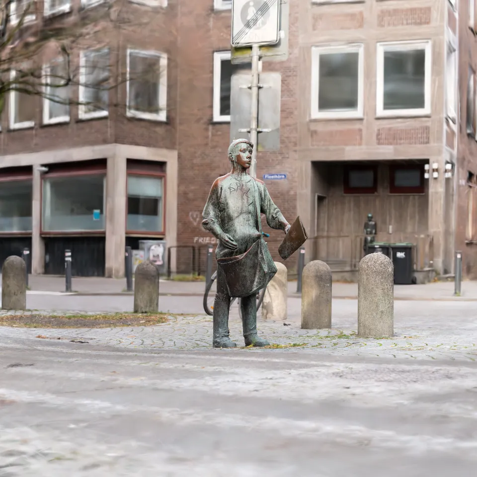 Kiel - Newspaper Boy