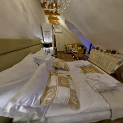 Modlinek Villa 06-room-gold-default_2026-02-12-100741
