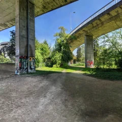 Tours under brige