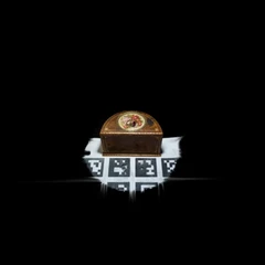 Jewellery box with ring