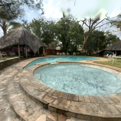 Manica SkyView Hotel pool