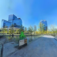 大阪駅北側  うめきた広場のテッド・イベール　"Ted Hyber" at Umekita Plaza, north of Osaka Station