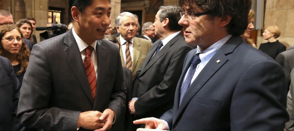 El president Puigdemont amb el cònsol general de la RP Xina, Heng Tang (Foto: Rubén Moreno)