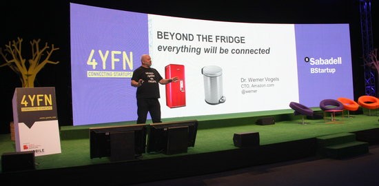 El vice-president i director tecnològic d'Amazon, Werner Vogels, en la conferència