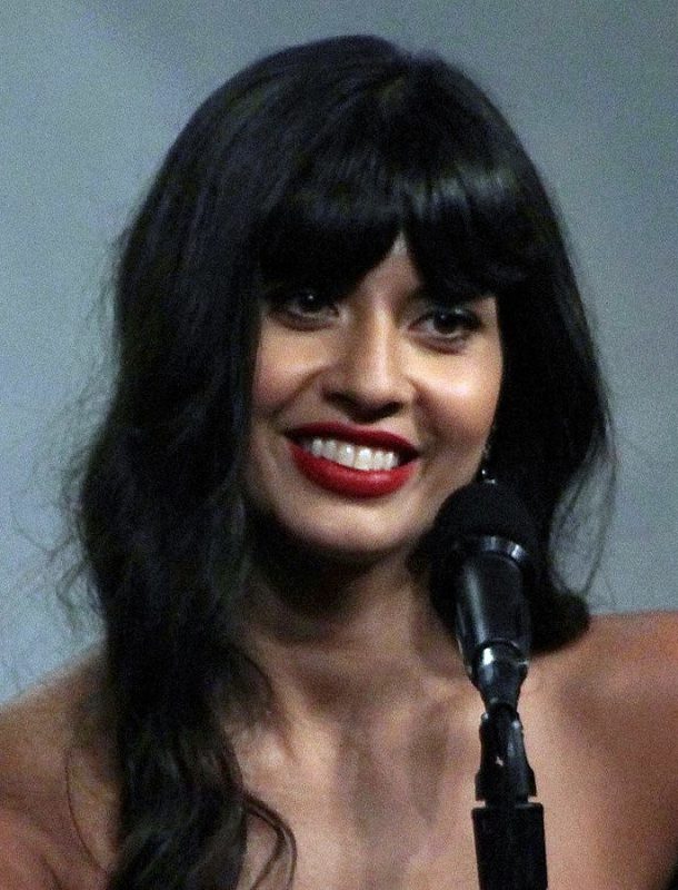 Jameela Jamil sale del armario como bisexual