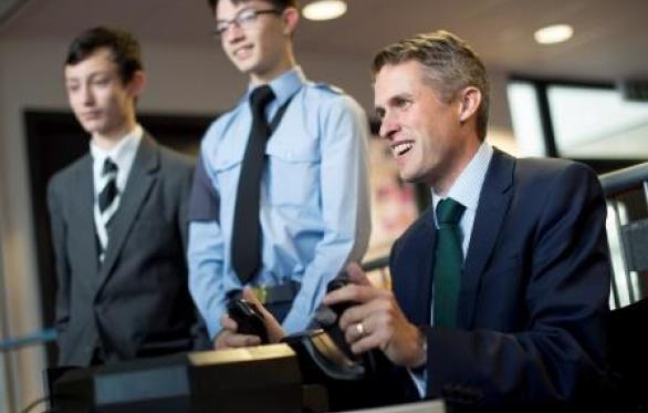 Apowal 2018 030 Defence Secretary Cadets Visit 026 Compressed