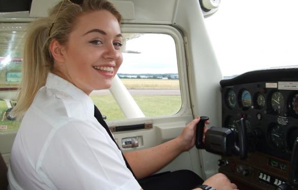 Esmée Webley 2017 Winner Of The 30 Hour Raf Association Flying Scholarship Small