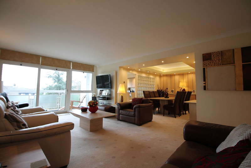 Property for Sale in The Bowls, Chigwell, Ig7