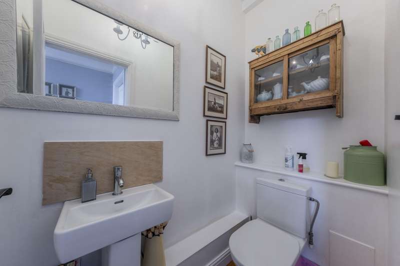 Property for Sale in Bedroom House Semi Detached In Davenham, Cw9