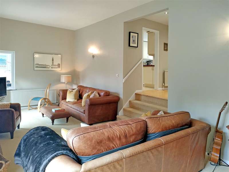 Property for Sale in Goodwood Close, Midhurst, Gu29