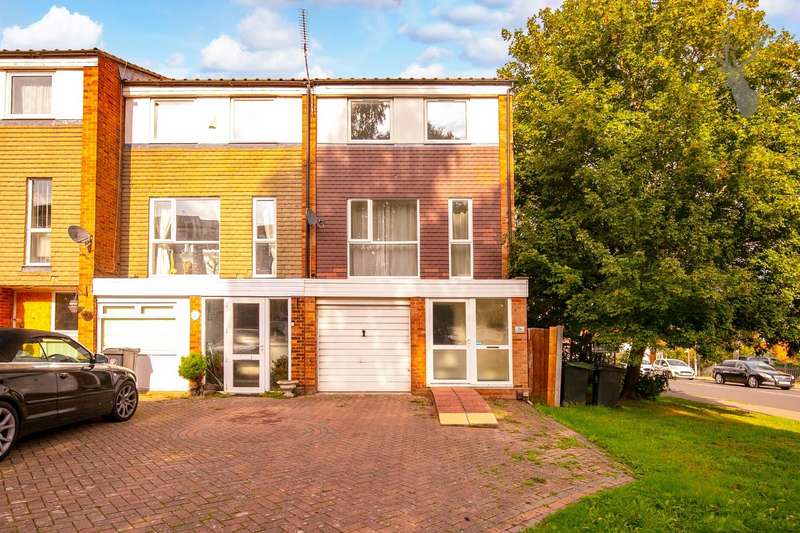 Properties for Sale in Loughton, Woodbury Hill Loughton Essex