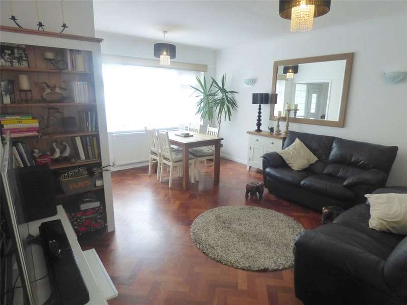 3 Bedrooms Detached Bungalow for rent in Downhurst Avenue, London, NW7