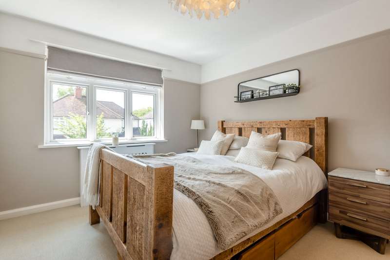 Property for Sale in Poplar Avenue, Windlesham, Surrey, Gu20