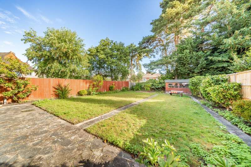 Property for Sale in Lovelace Drive, Pyrford, Surrey, Gu22