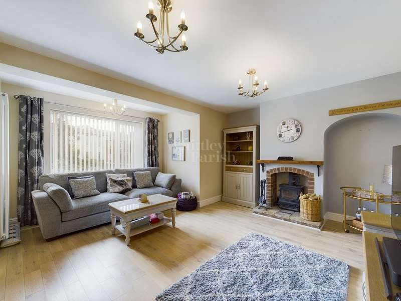 3 Bedrooms Semi Detached House for sale in Castleton Way, Eye, IP23