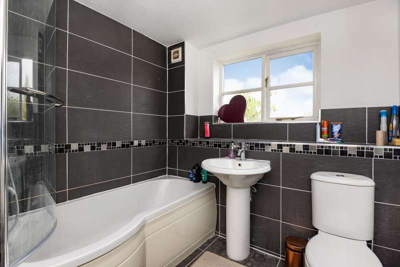 Property to rent in Main Road, Middleton Cheney, Ox17