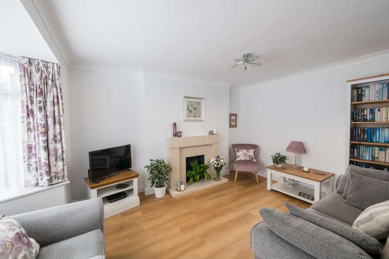 Property for Sale in Copsleigh Close, Salfords, Rh1