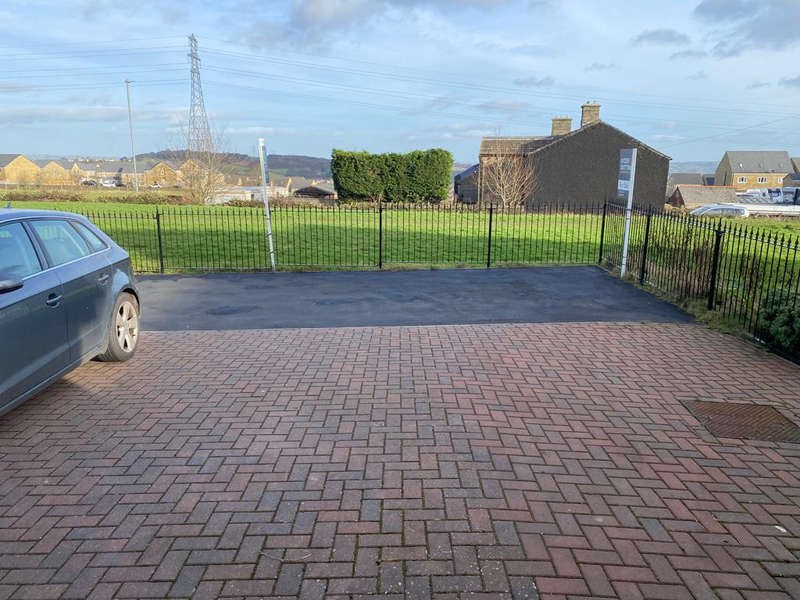 Property for Sale in Farriers Way, Huddersfield, Hd3