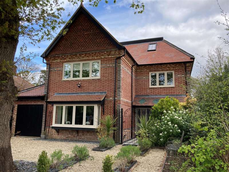 Properties for Sale in Crowthorne, Rg45