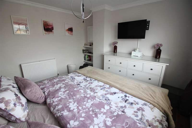 Property for Sale in Earlswood Crescent, Kippax, Leeds, Ls25