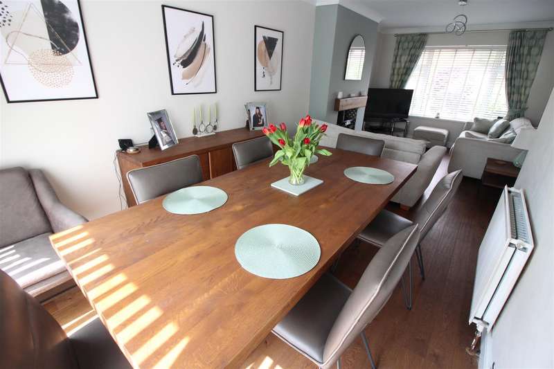 Property for Sale in Earlswood Crescent, Kippax, Leeds, Ls25