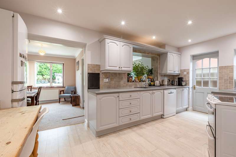 Property for Sale in Lovelace Drive, Pyrford, Surrey, Gu22