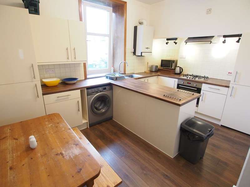 3 Bedrooms Flat for rent in Summerfield Terrace, Left, AB24