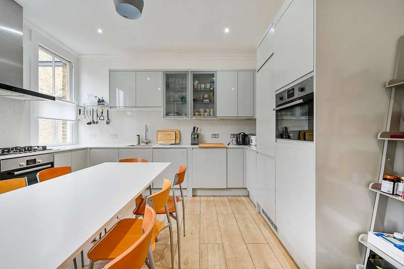 4 Bedrooms Flat for sale in Chiswick High Road, Chiswick, W4