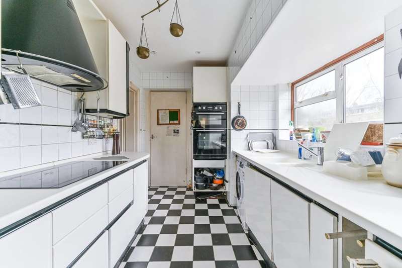 3 Bedrooms Detached House for sale in Warwick Road, Thornton Heath, CR7