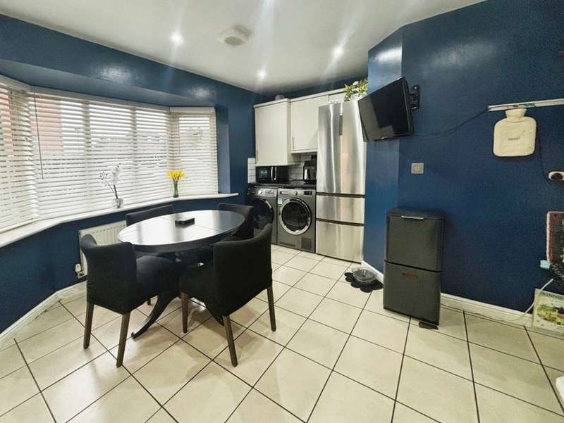 4 Bedrooms House for sale in Maple Leaf Gardens, Worksop, S80