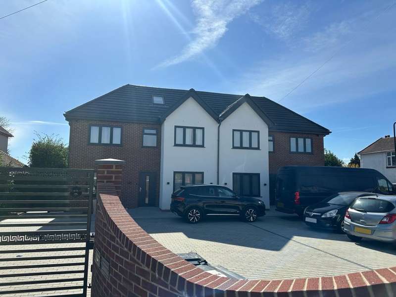 7 Bedrooms Semi Detached House for rent in Slough, Berkshire, SL3