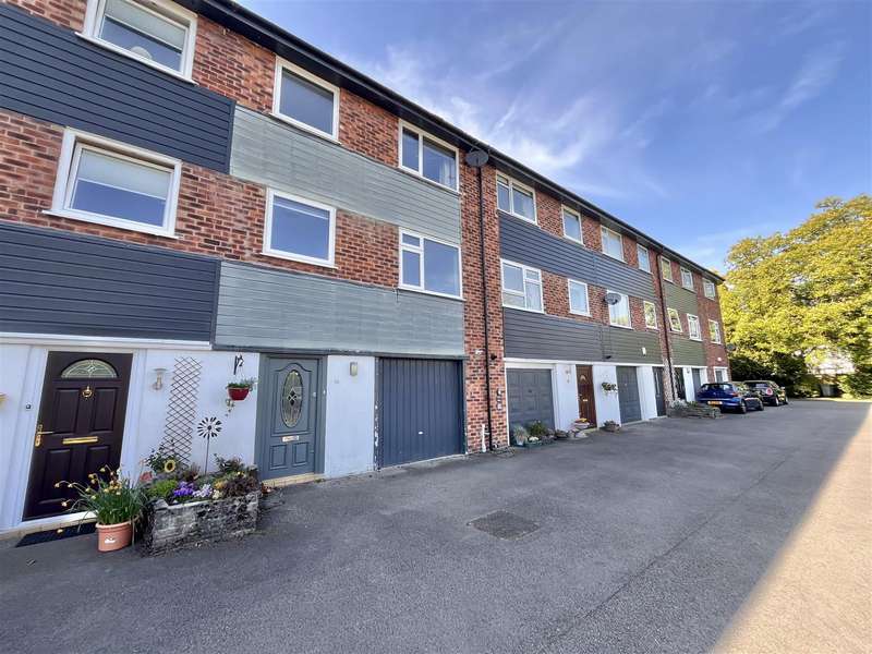 3 Bedrooms Town House for sale in Holly Road North, Wilmslow, SK9