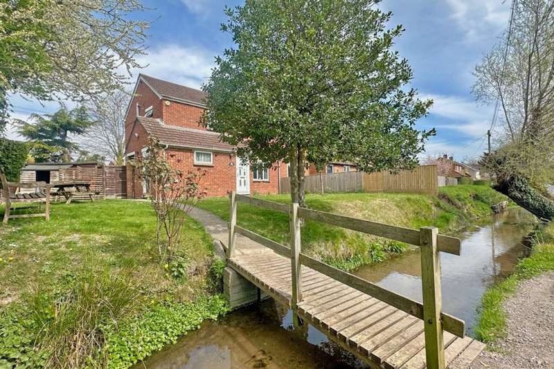 3 Bedrooms Property for sale in High Street, Chalgrove, Oxford, OX44